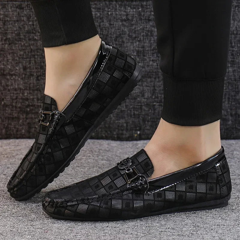 Mocasines nuevos para hombre, zapatos casuales transpirables, cómodos, de cuero a cuadros, zapatos casuales para hombre, sin cordones, concisos, de calidad, zapatillas deportivas para hombre.